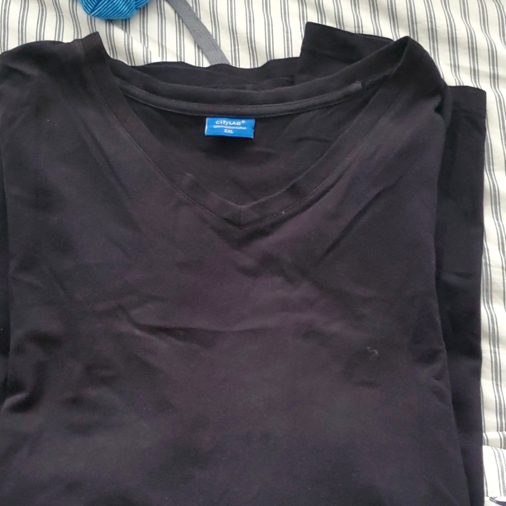 Men's black vneck short sleeve